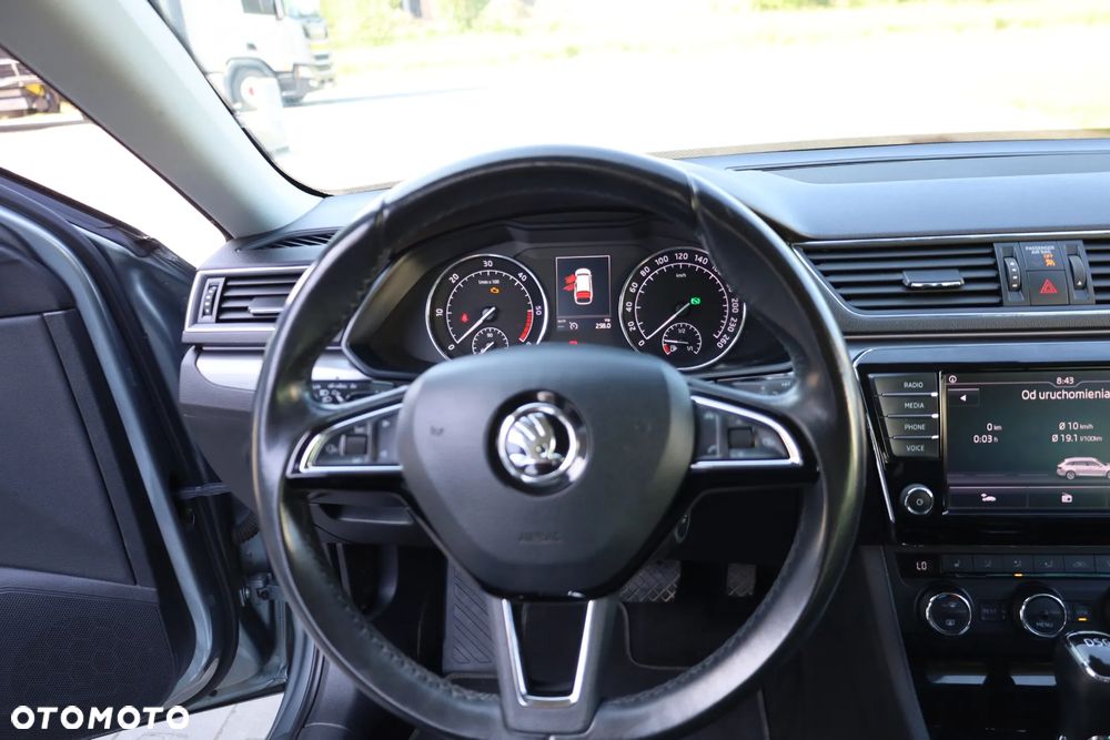 Skoda Superb 2.0 TDI DSG Style - 23