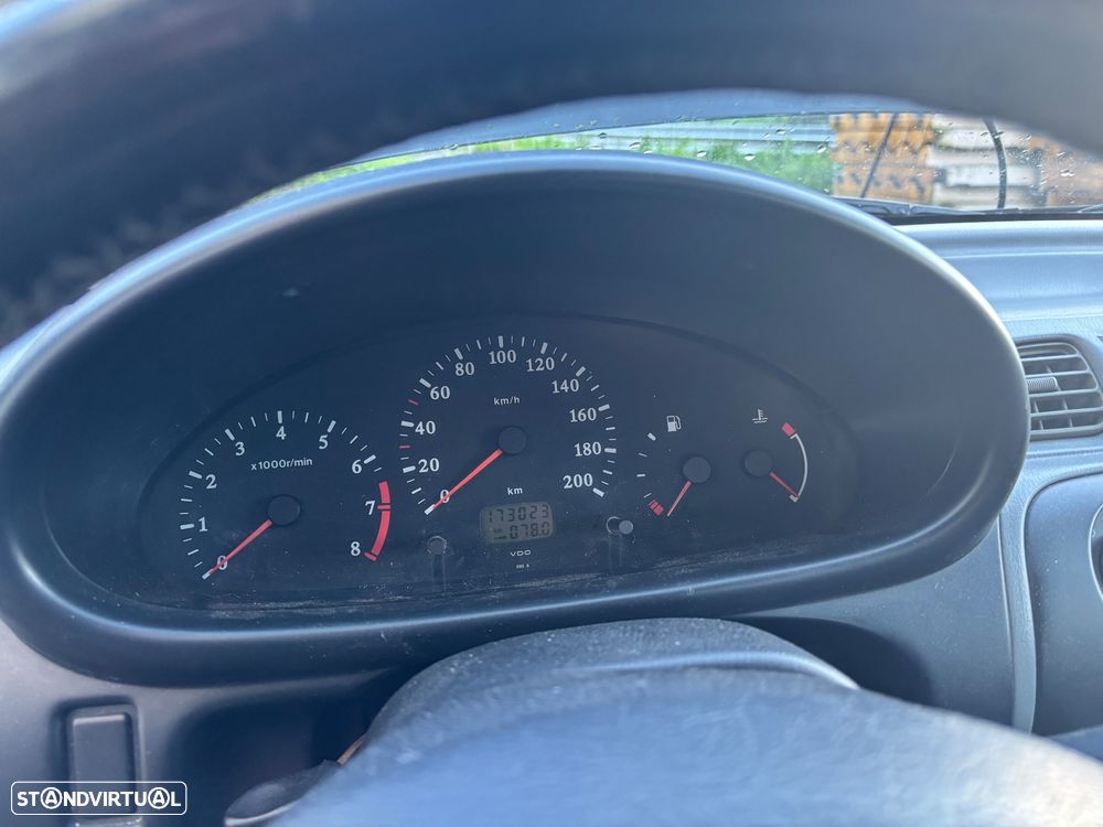 Nissan Micra 1.0 GX - 8