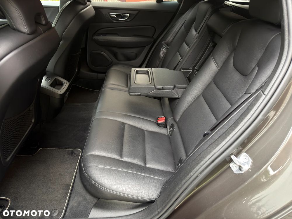 Volvo V60 T6 AWD Geartronic R-Design - 17