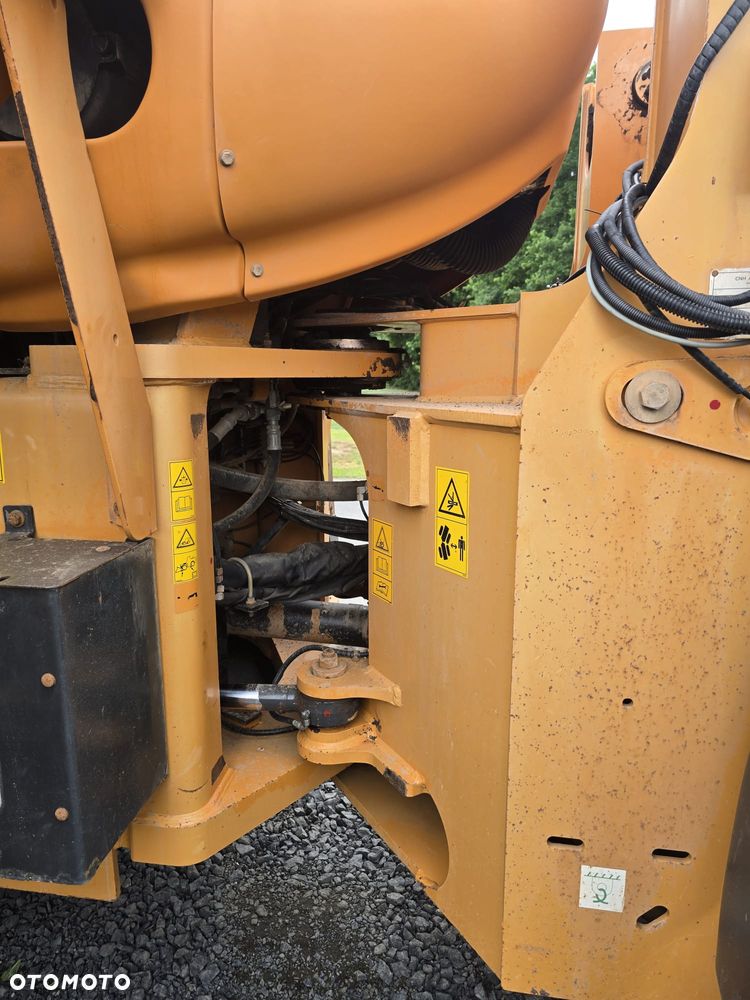 Case 921E - 9
