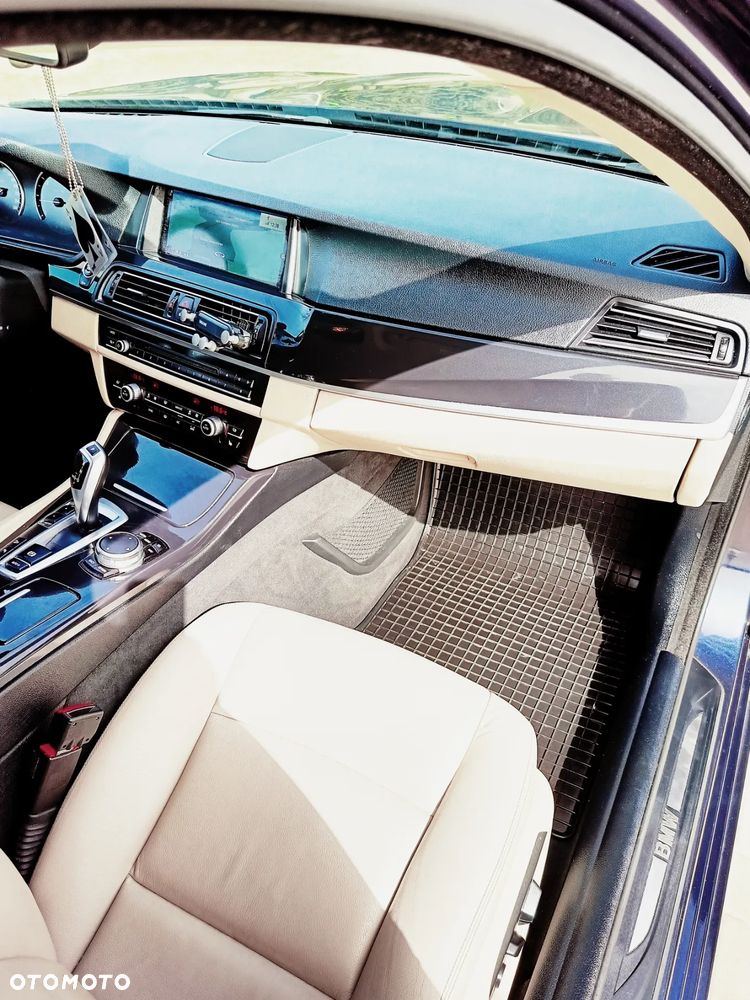 BMW Seria 5 520d xDrive - 11