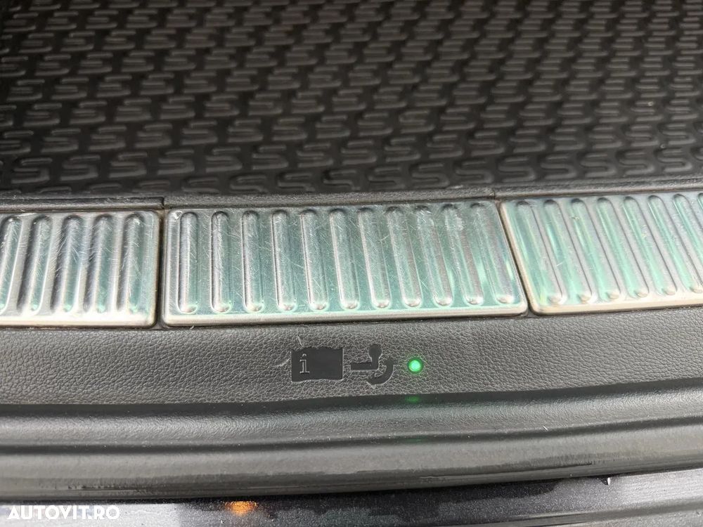 Skoda Superb 2.0 TDI DSG Premium Edition - 29