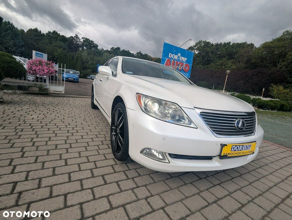 Lexus LS 460 AWD - 20