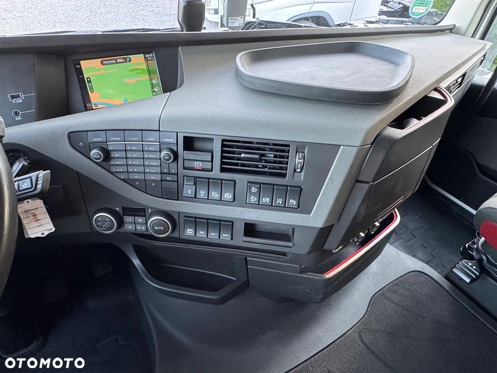 Volvo FH 500 / CAŁE NA PODUCHACH /TELEWIZOR/ACC /  KLIMA POSTOJOWA / XENON / NAVIGACJA / Z NIEMIEC - 31