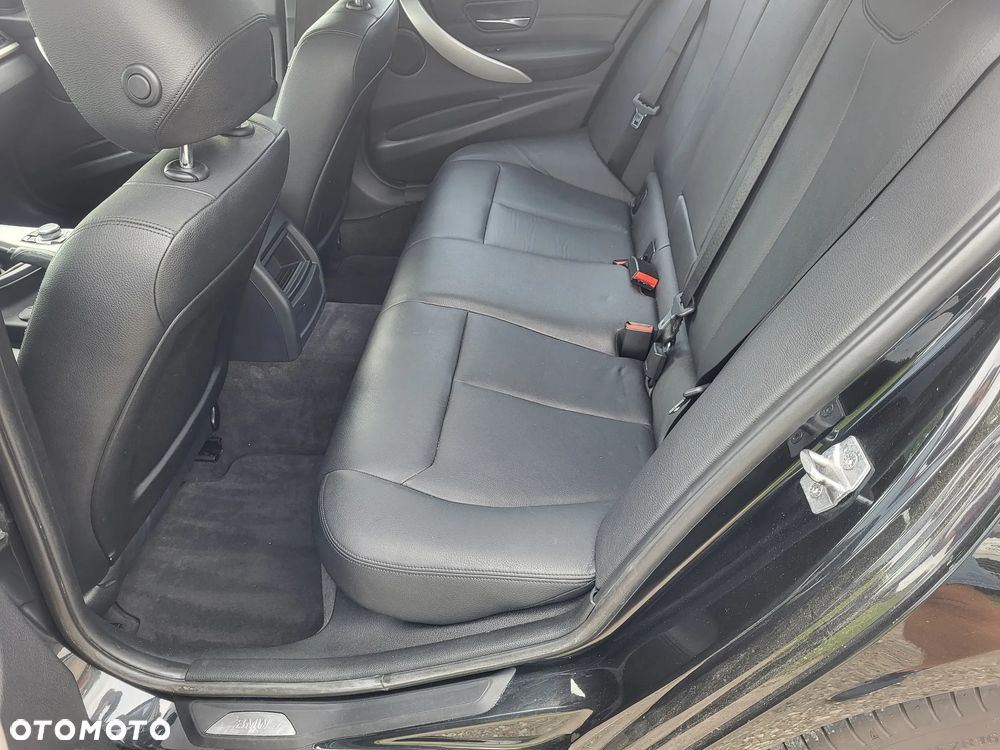 BMW Seria 3 320i Sport Line - 18