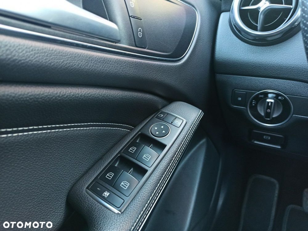 Mercedes-Benz GLA - 16