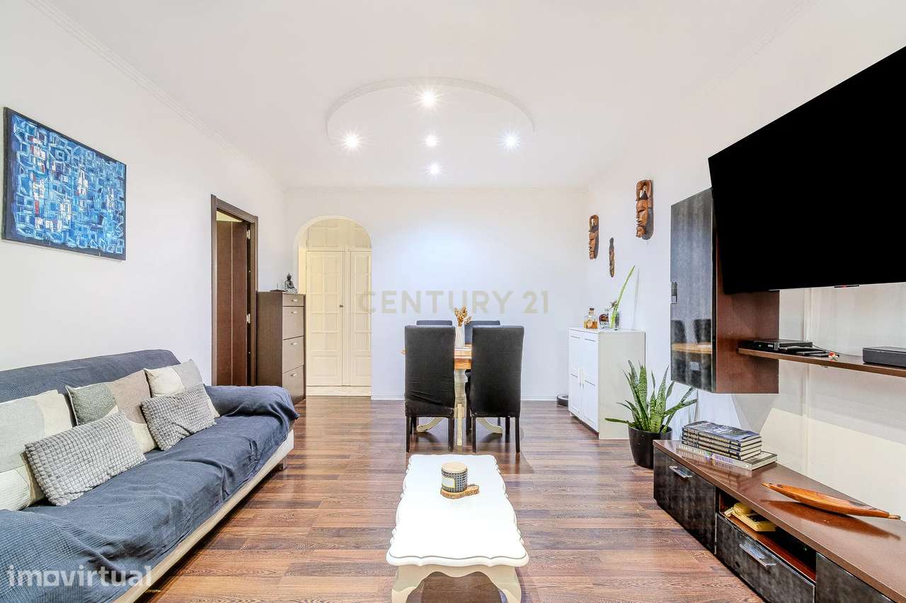 Apartamento de dois quartos em condomínio com piscina e jardim – Pátio - Grande imagem: 4/21