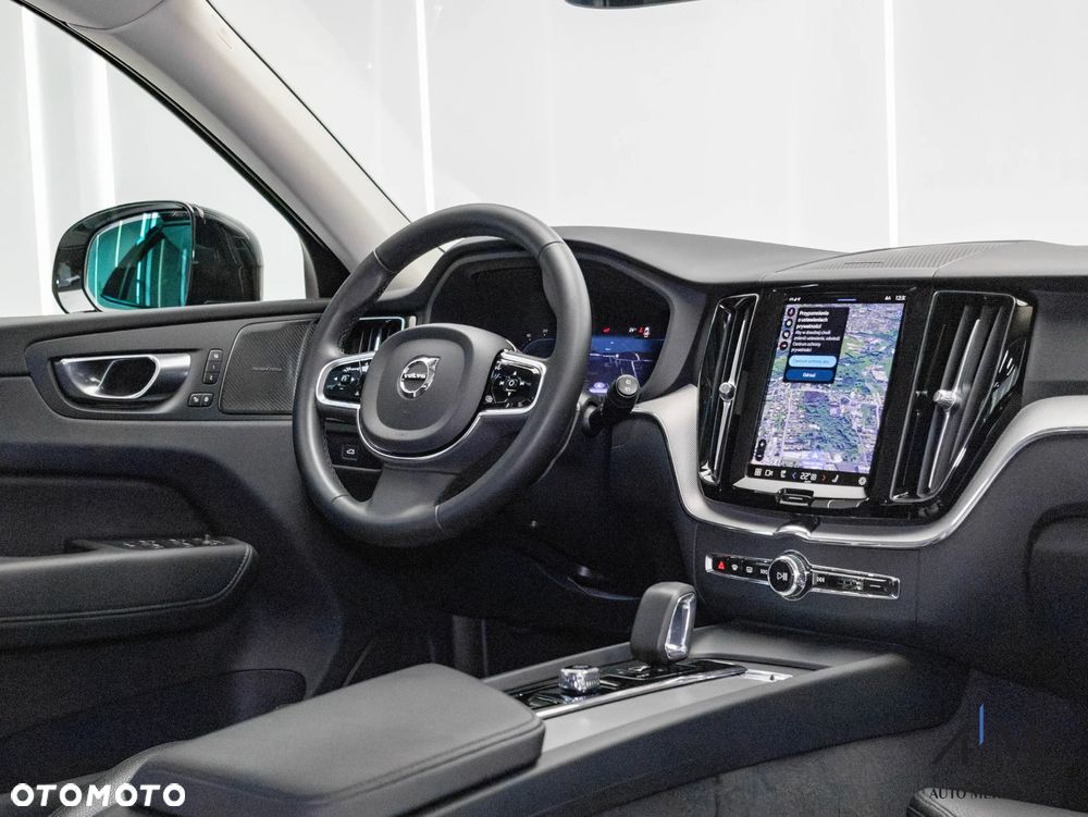 Volvo XC 60 B4 D AWD Plus Dark - 17