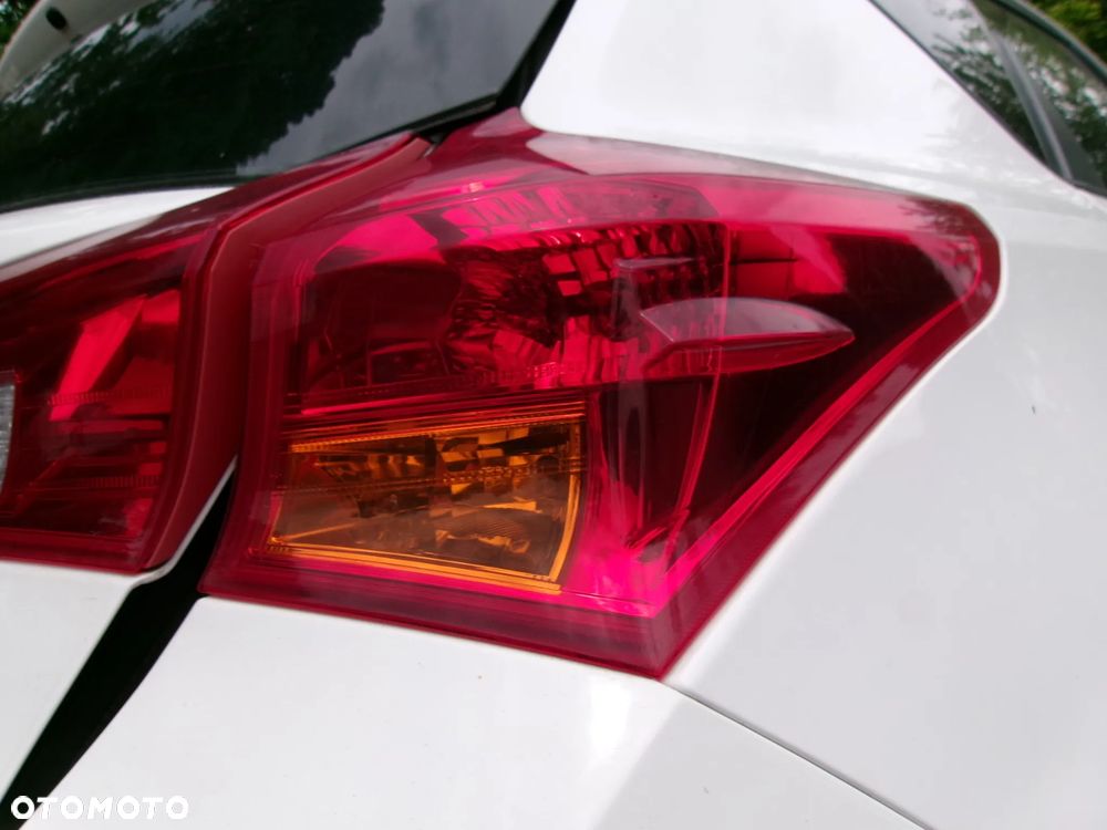LAMPA TYŁ PRAWA ZEW. TOYOTA AURIS II 13-15  HB - 1