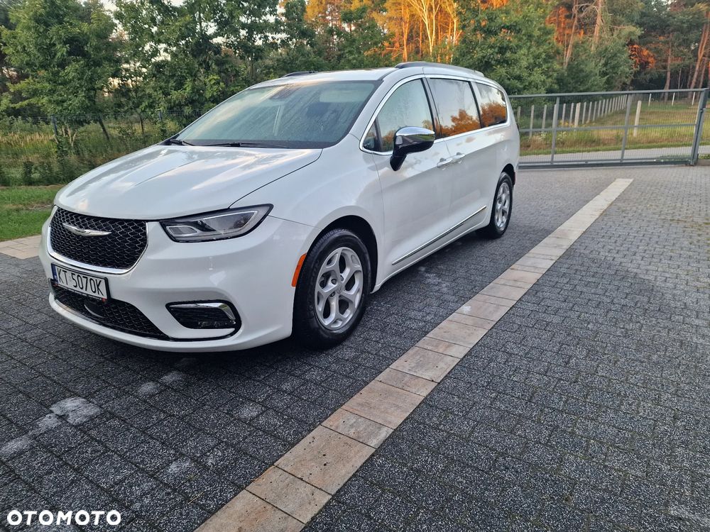 Chrysler Pacifica - 1