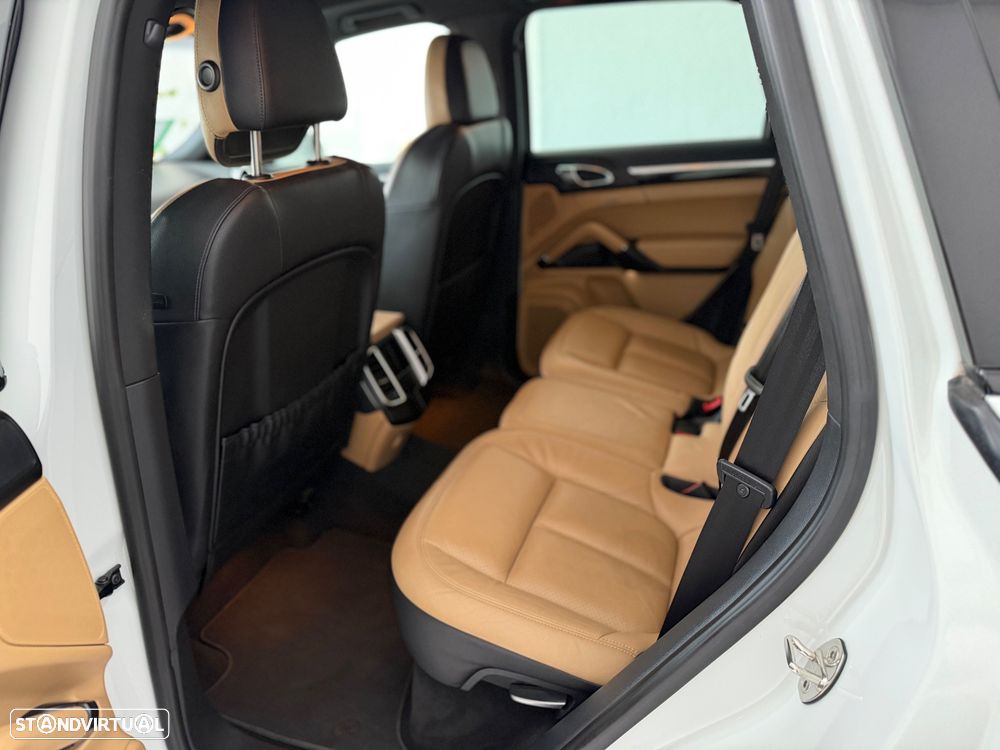 Porsche Cayenne Tiptronic S - 37