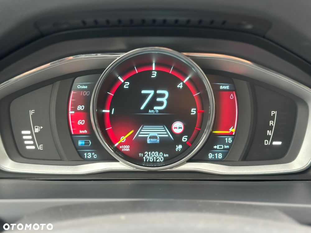 Volvo V60 D6 AWD Plug-in Hybrid Momentum - 20