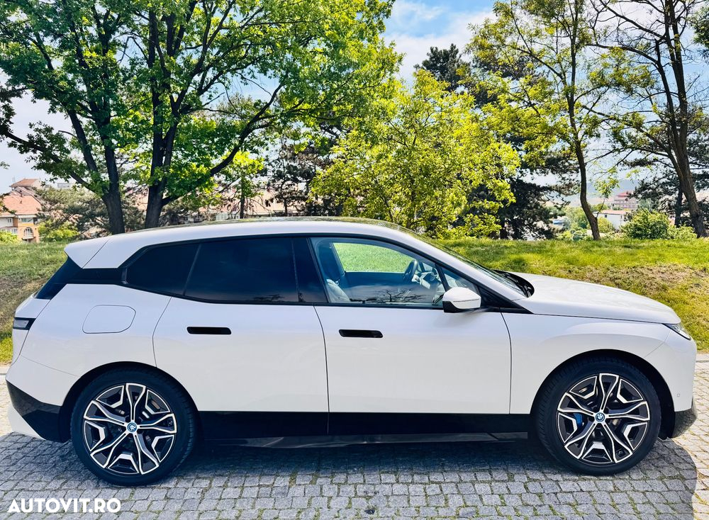 BMW iX xDrive40 - 12