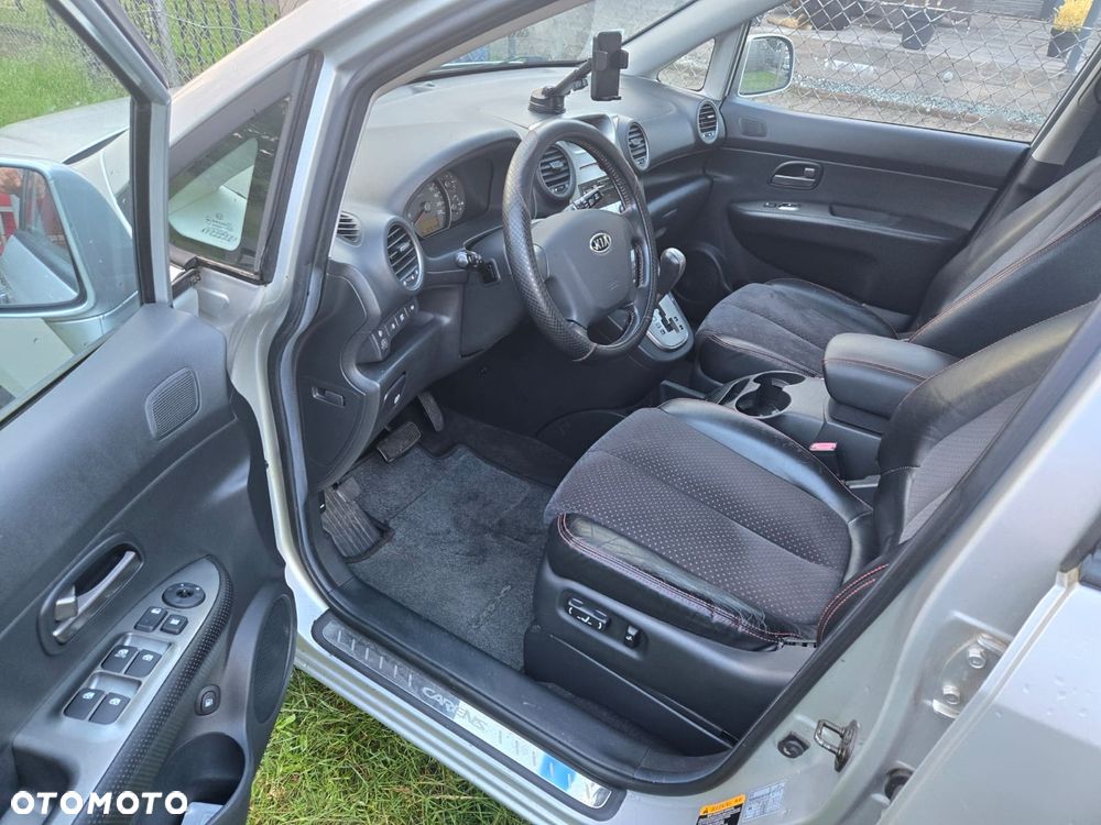 Kia Carens - 4