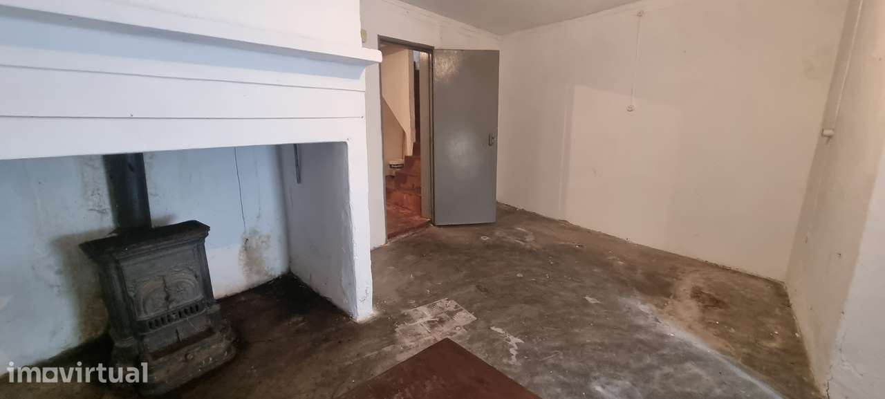Venda de Moradia Localizada em Aldeia Típica no Alto Alentejo - Grande imagem: 2/32