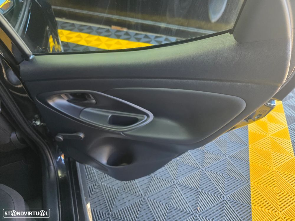 Toyota Yaris 1.5 HDF Exclusive - 32