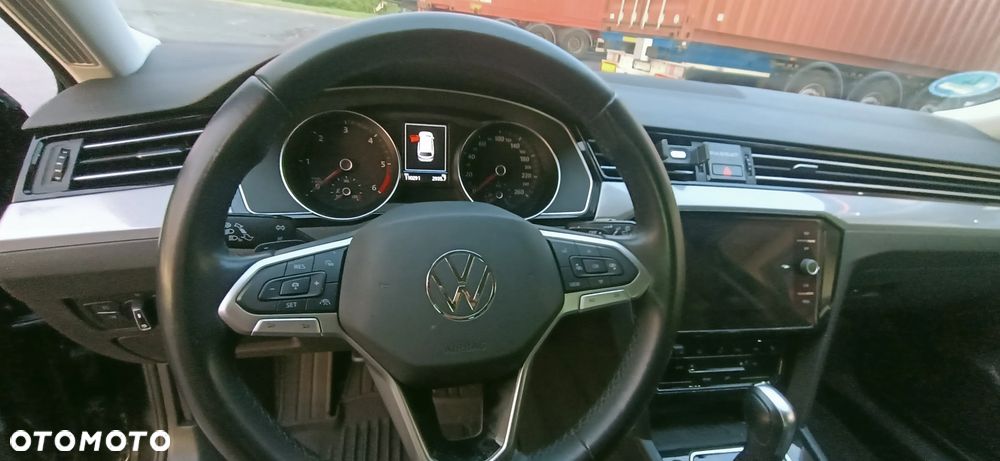 Volkswagen Passat - 36
