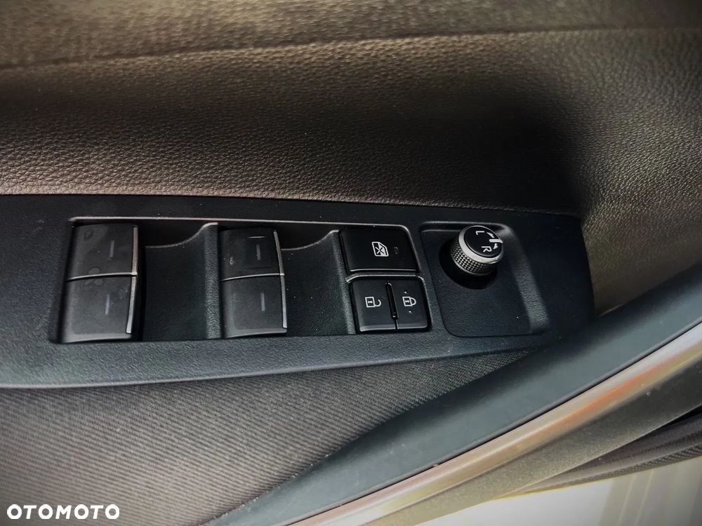 Toyota Corolla 1.8 Hybrid GPF Comfort - 33
