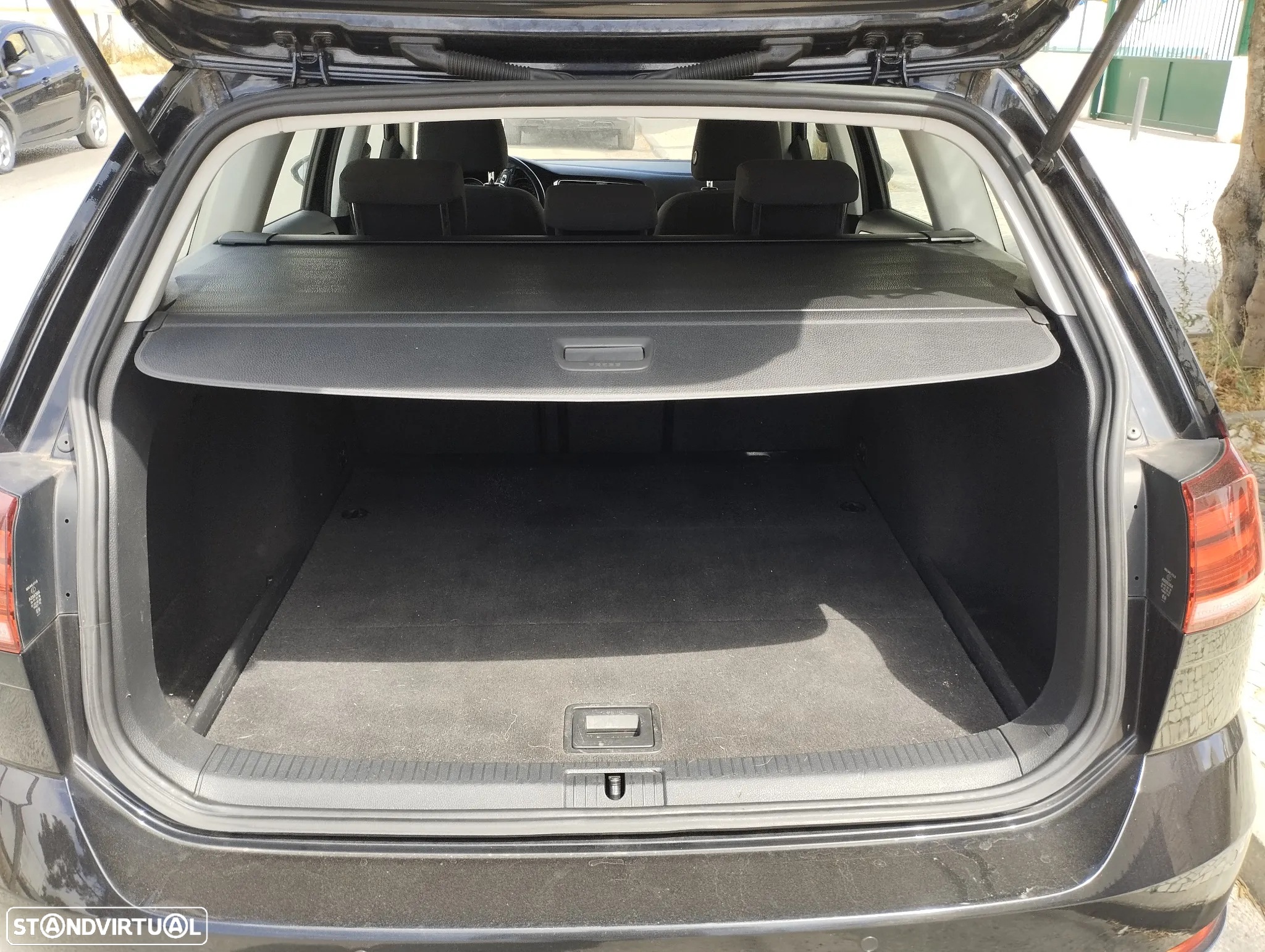 VW Golf Variant 1.6 TDi Confortline DSG - 18