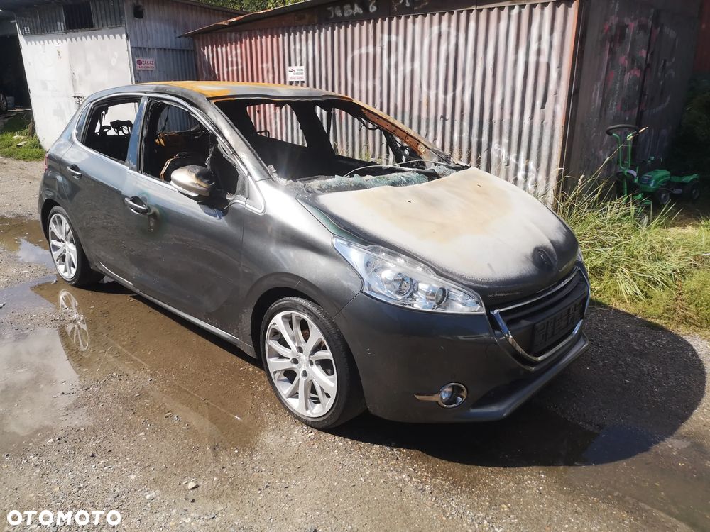 Peugeot 208 - 30