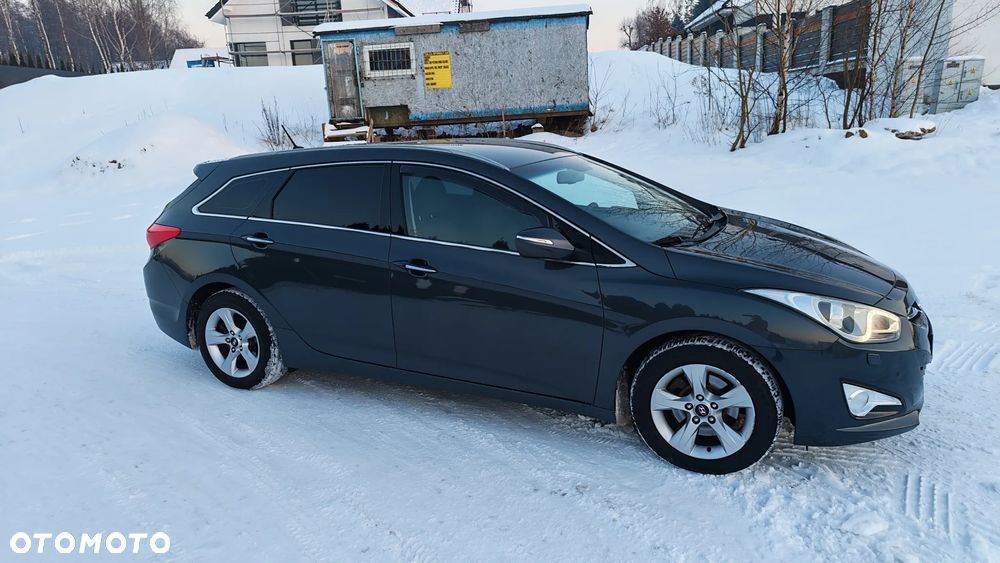 Hyundai i40 Kombi blue 1.6 Family+ - 16