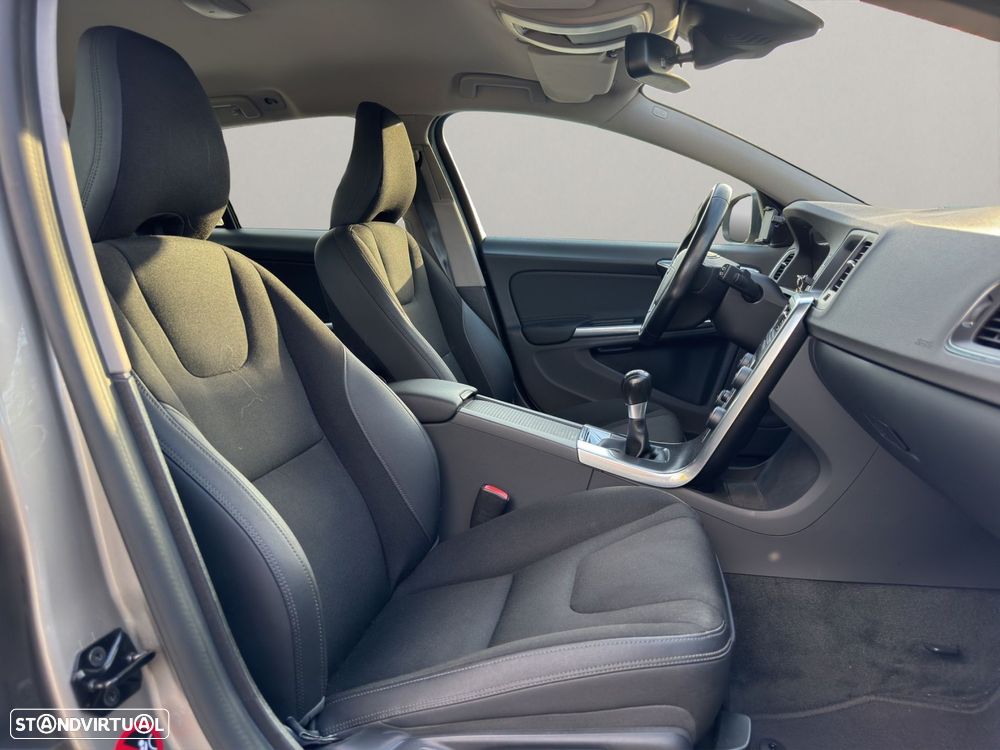 Volvo V60 1.6 D2 Momentum Eco - 17