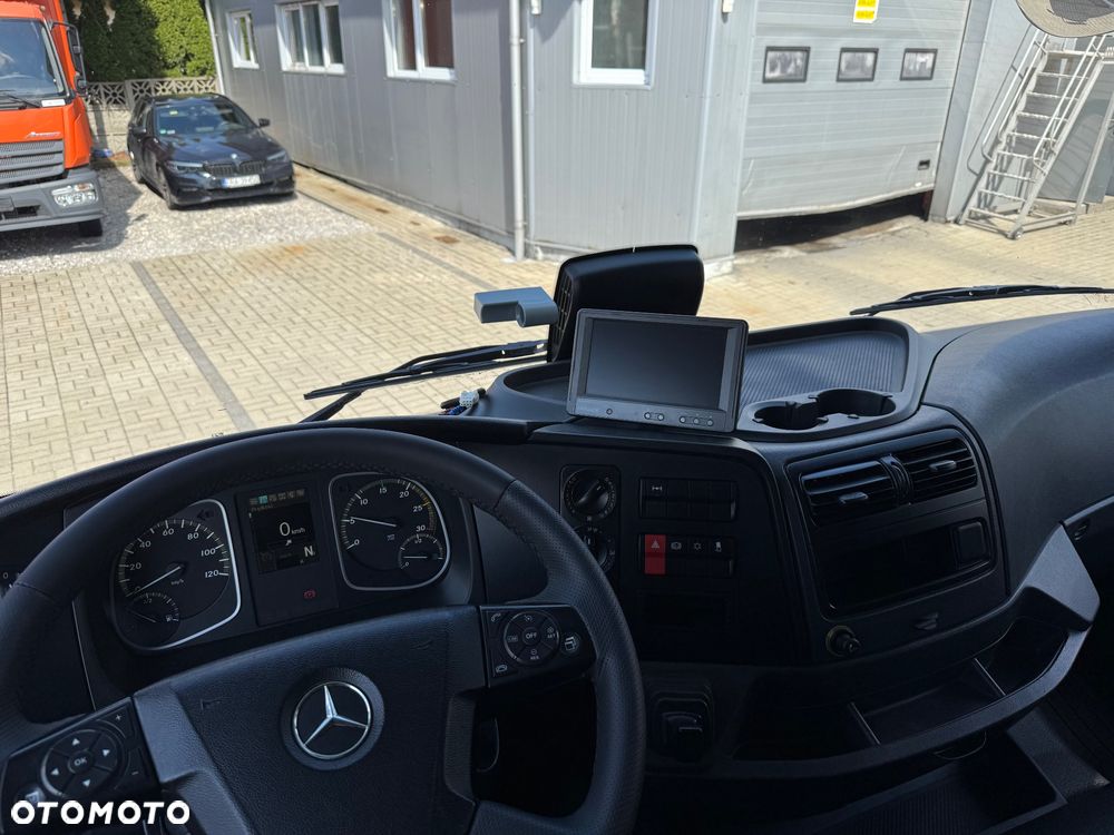 Mercedes-Benz - 15
