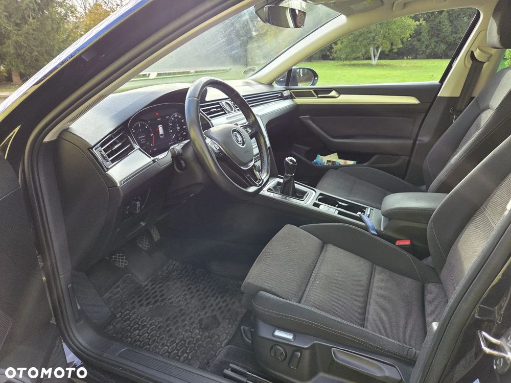 Volkswagen Passat - 12