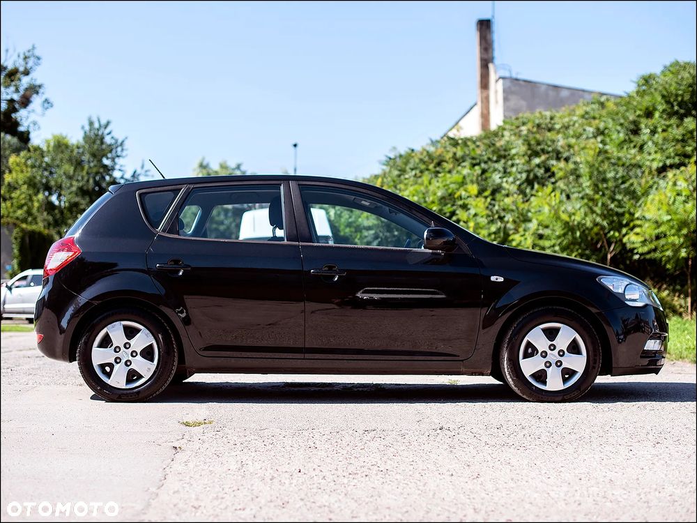 Kia Ceed - 9