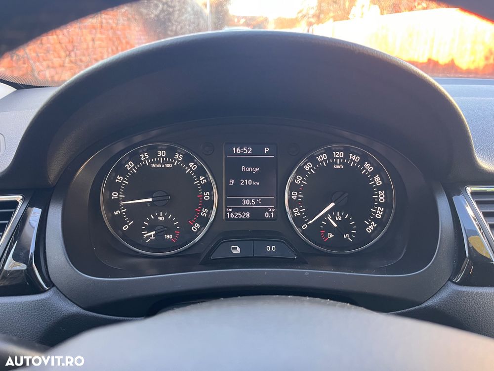 Skoda RAPID 1.6 TDI DSG Edition - 9