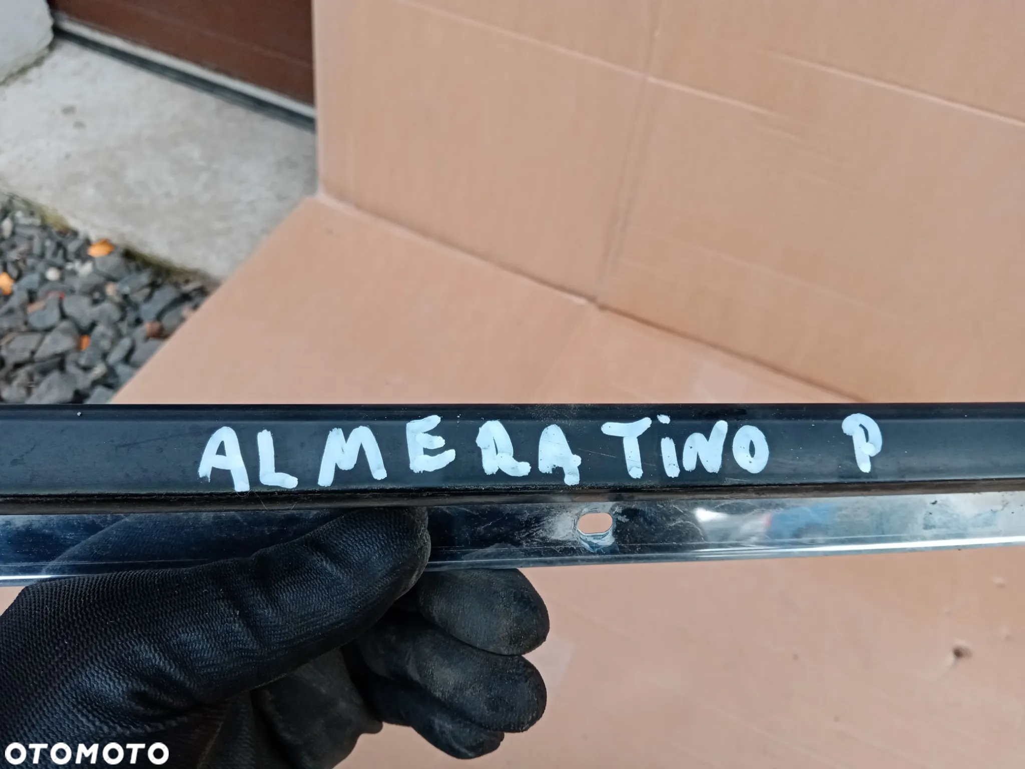Listwa szyby czołowej prawy przód Nissan Almera Tino - 5