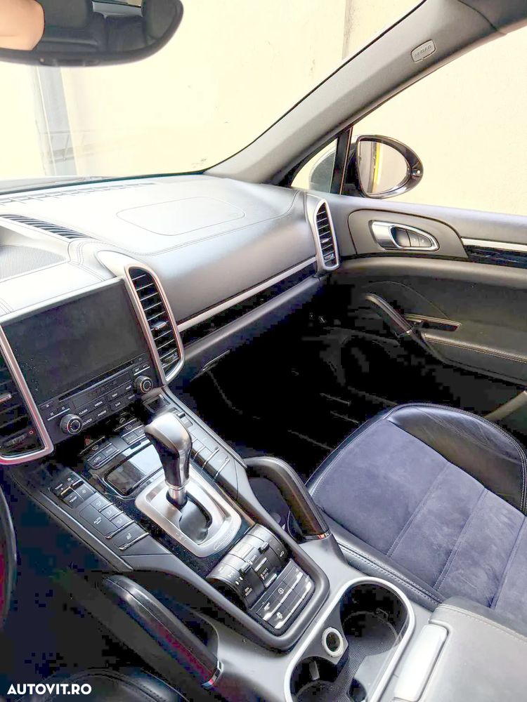 Porsche Cayenne Platinum Edition - 10