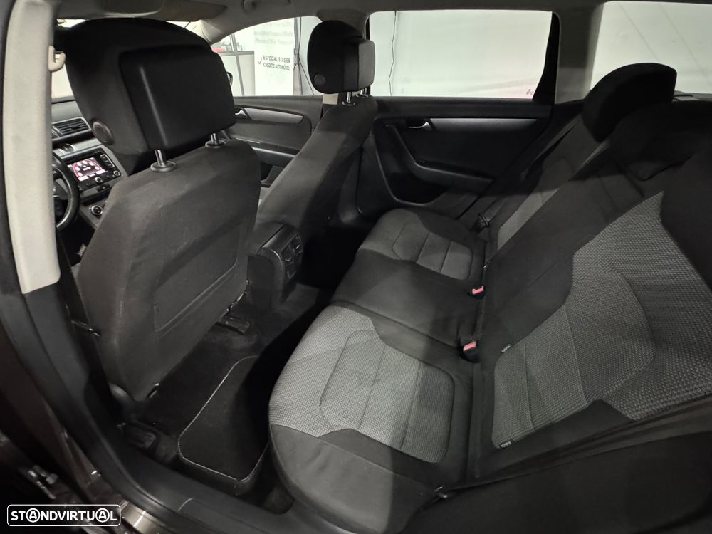 VW Passat Variant 1.6 TDI BlueMotion Highline - 14