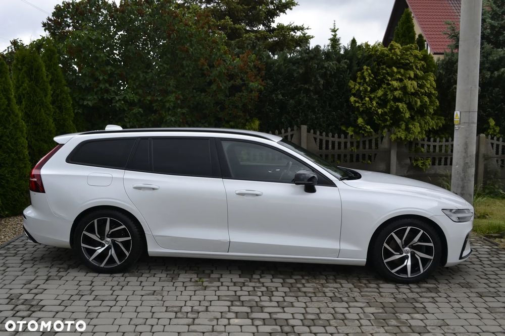 Volvo V60 B3 B R-Design - 10