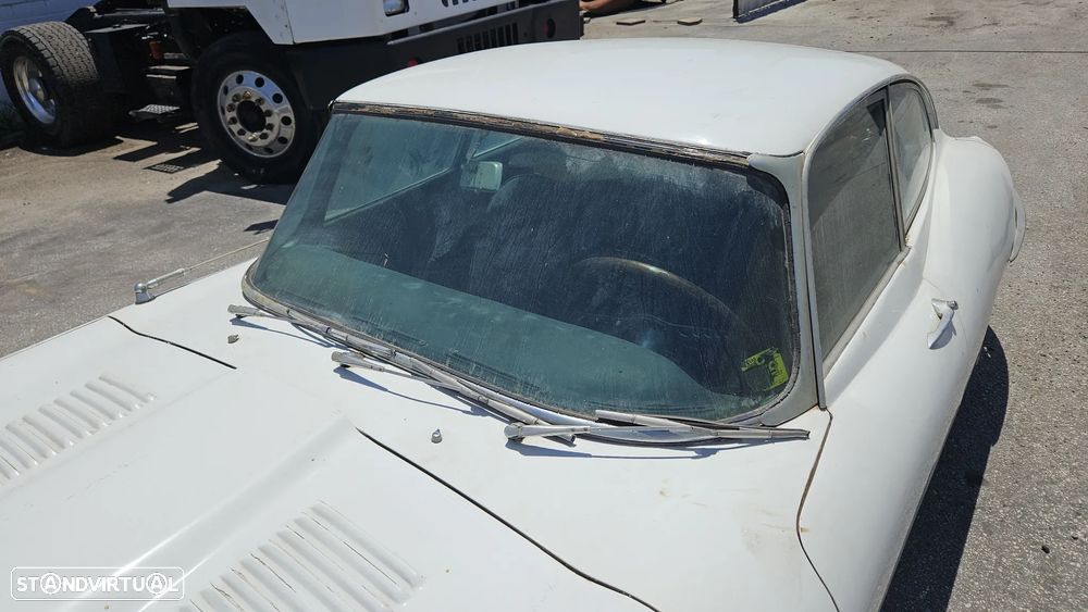 Jaguar E-Type - 10