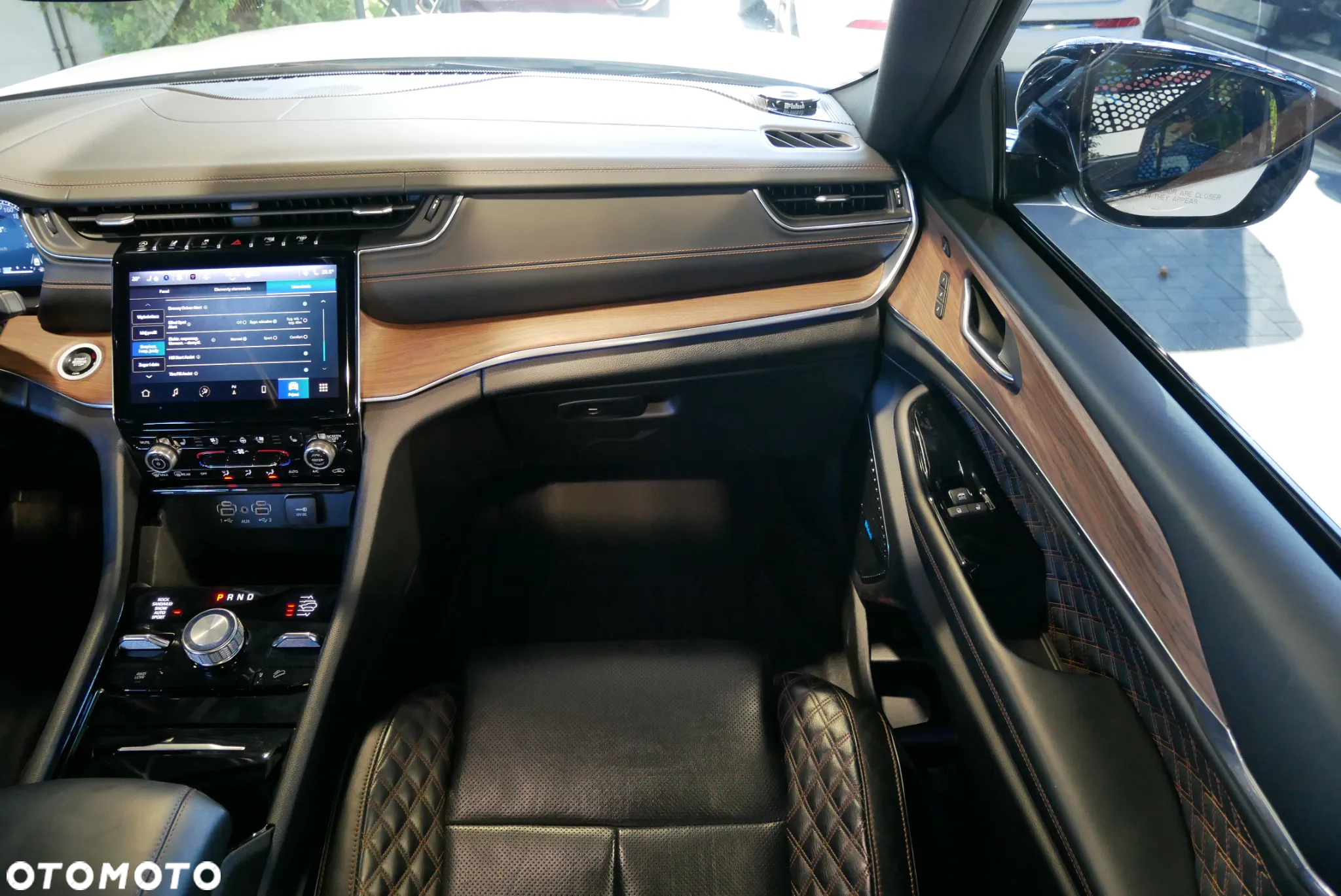 Jeep Grand Cherokee - 17