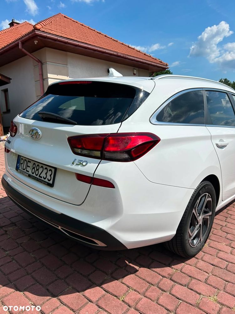 Hyundai i30 1.6 D Comfort DCT - 25