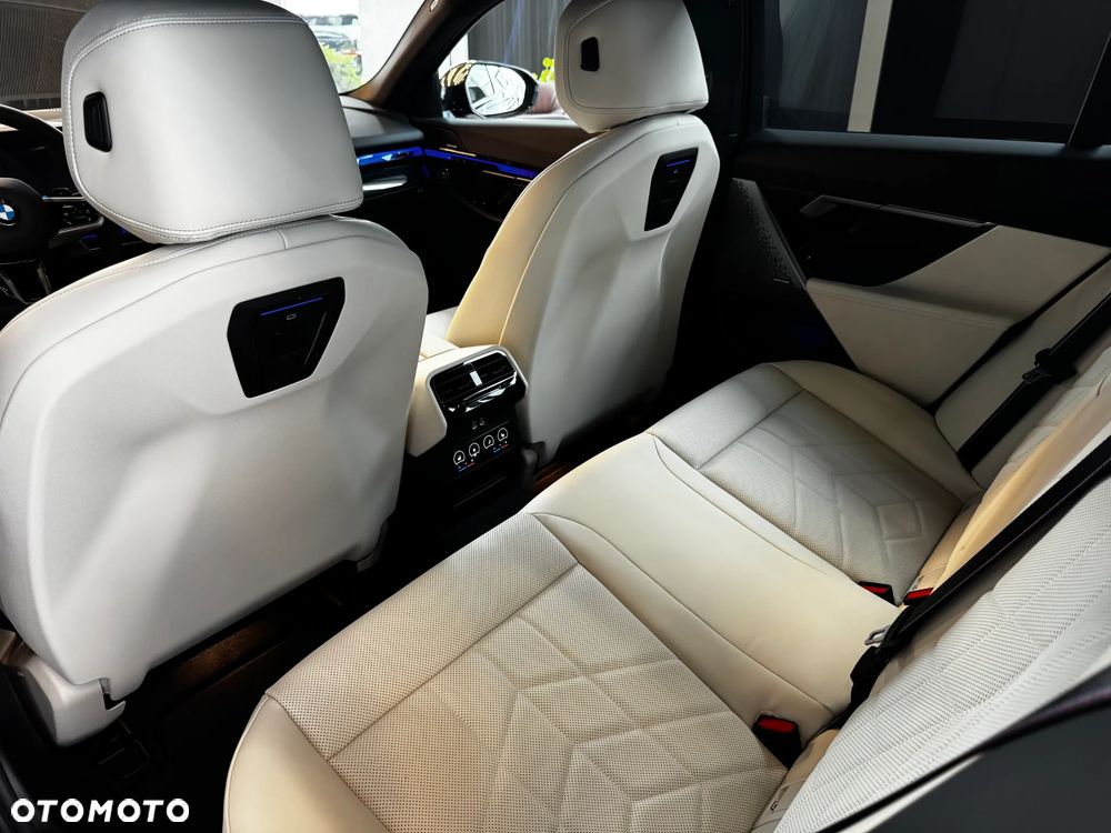 BMW Seria 5 520d xDrive mHEV M Sport Edition - 8
