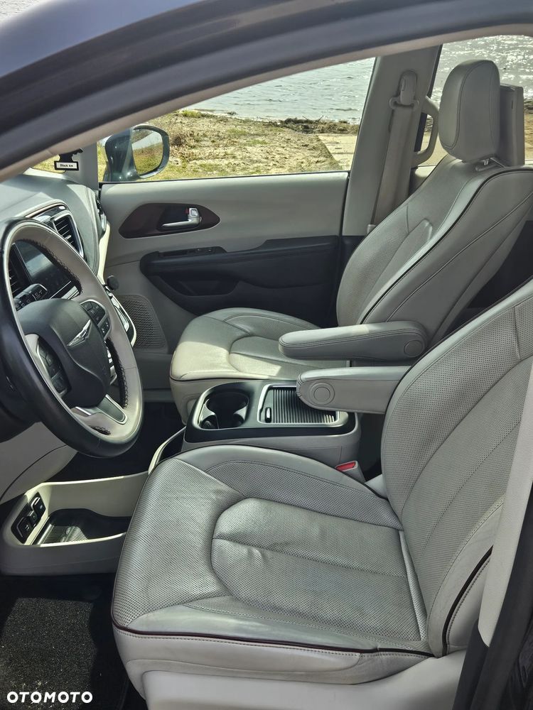 Chrysler Pacifica - 28