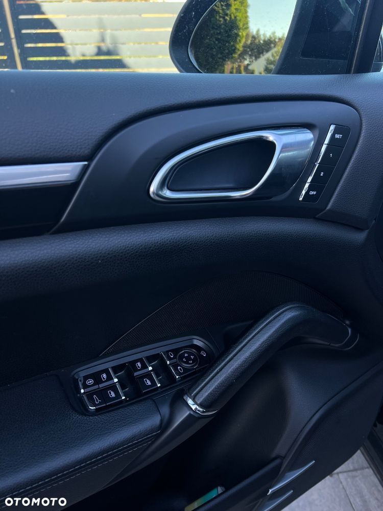 Porsche Cayenne - 4