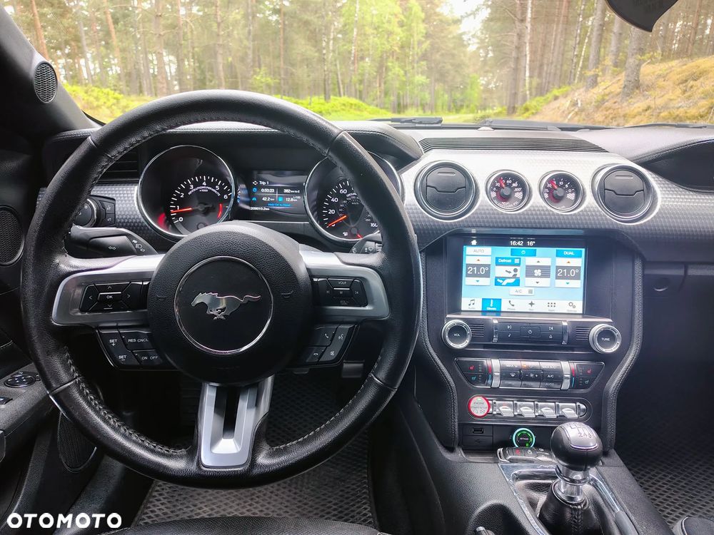 Ford Mustang 5.0 V8 GT - 4