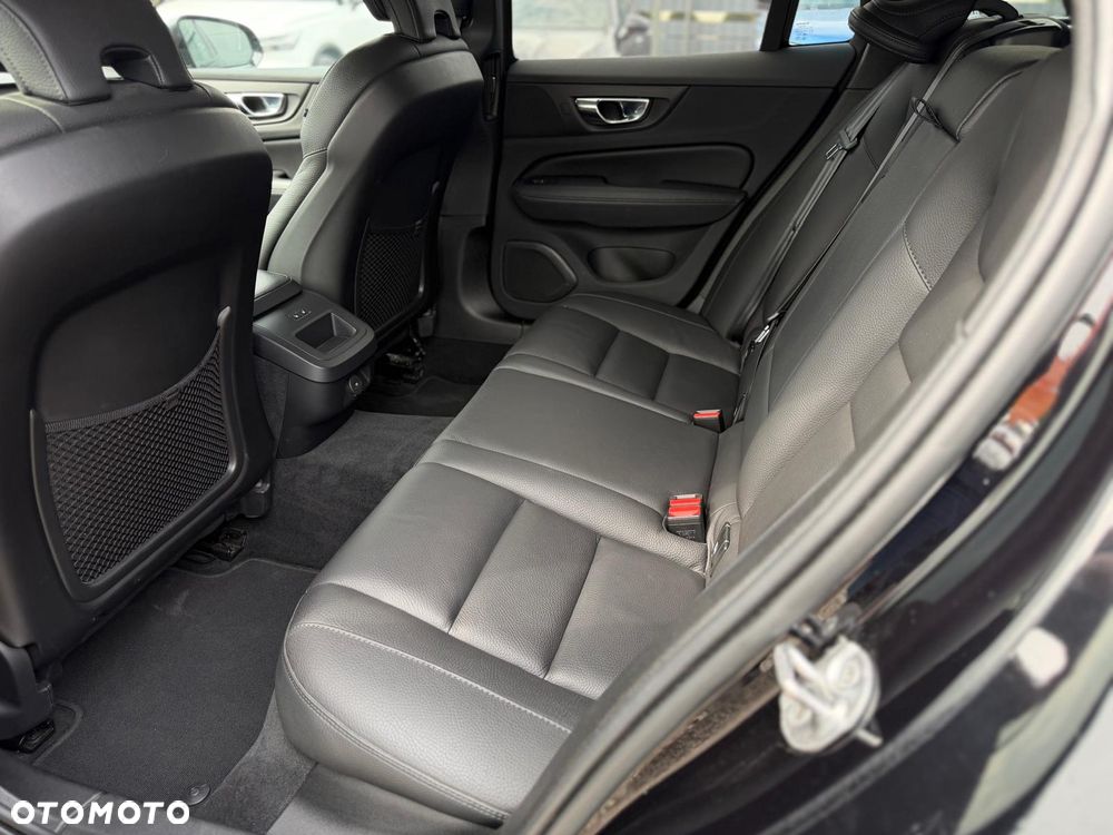 Volvo V60 Cross Country B4 D AWD Geartronic Pro - 22