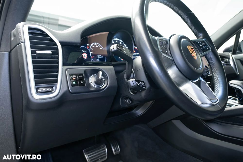 Porsche Cayenne S - 25