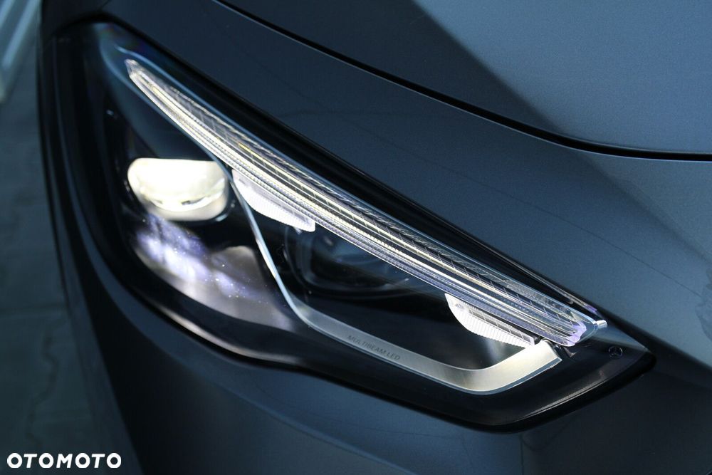 Mercedes-Benz GLA - 11