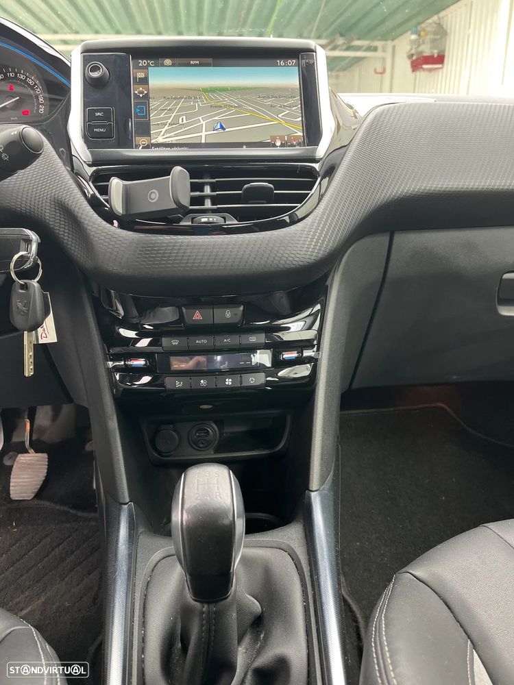 Peugeot 2008 1.2 PureTech Allure - 5