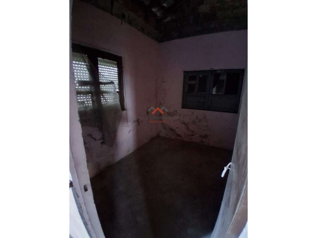 Moradia T2 com Terreno para Restaurar - Excelente Oportunidade! - Grande imagem: 3/21