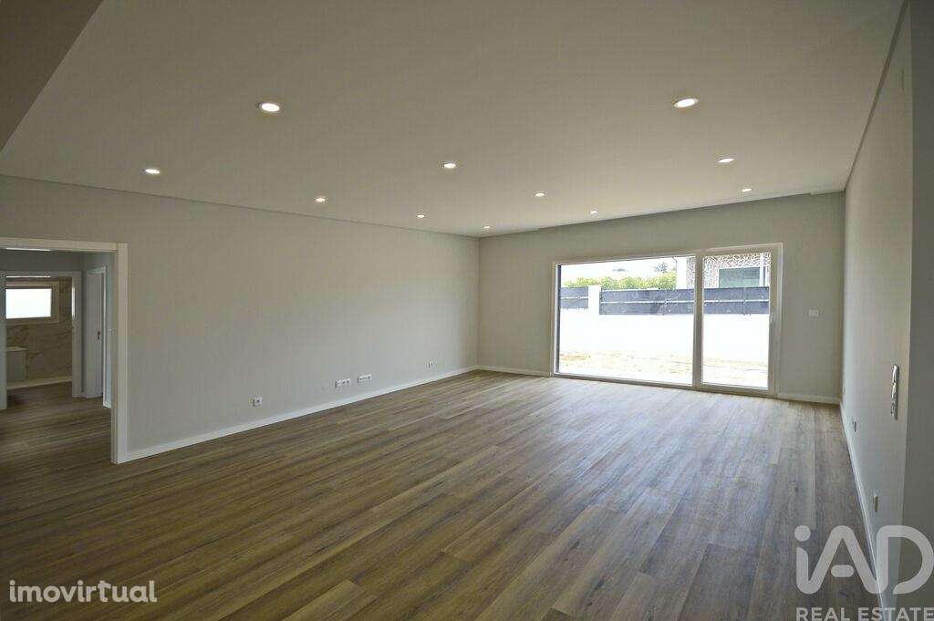 Casa / Villa T3 em Fernão Ferro de 185,00 m2 - Grande imagem: 2/20