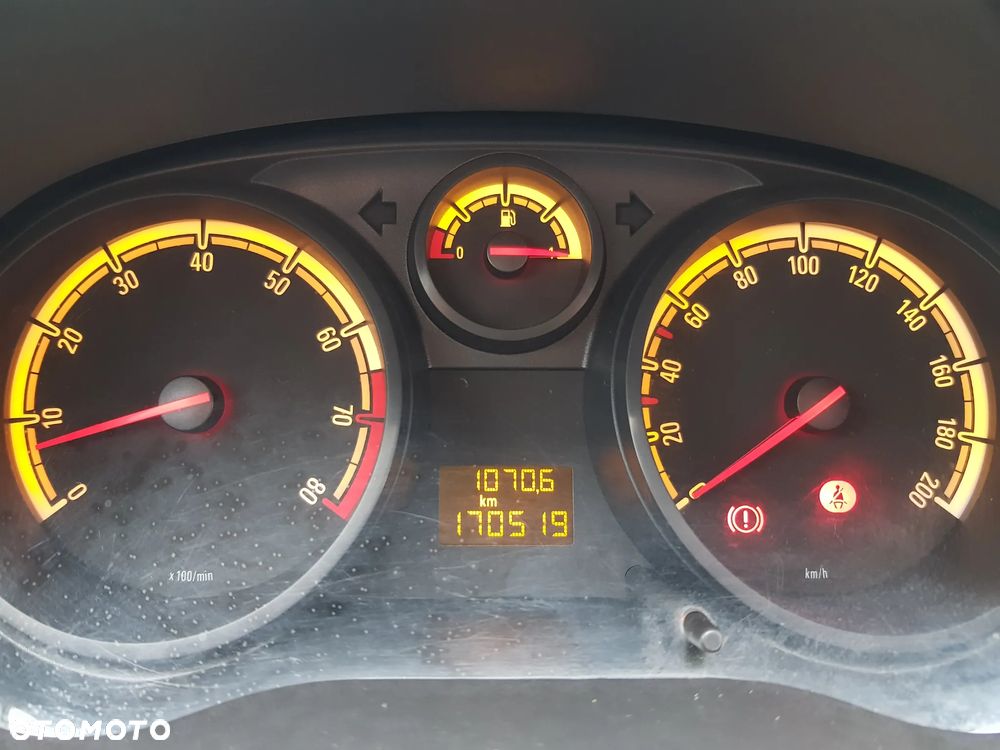 Opel Corsa 1.2 16V Essentia - 18