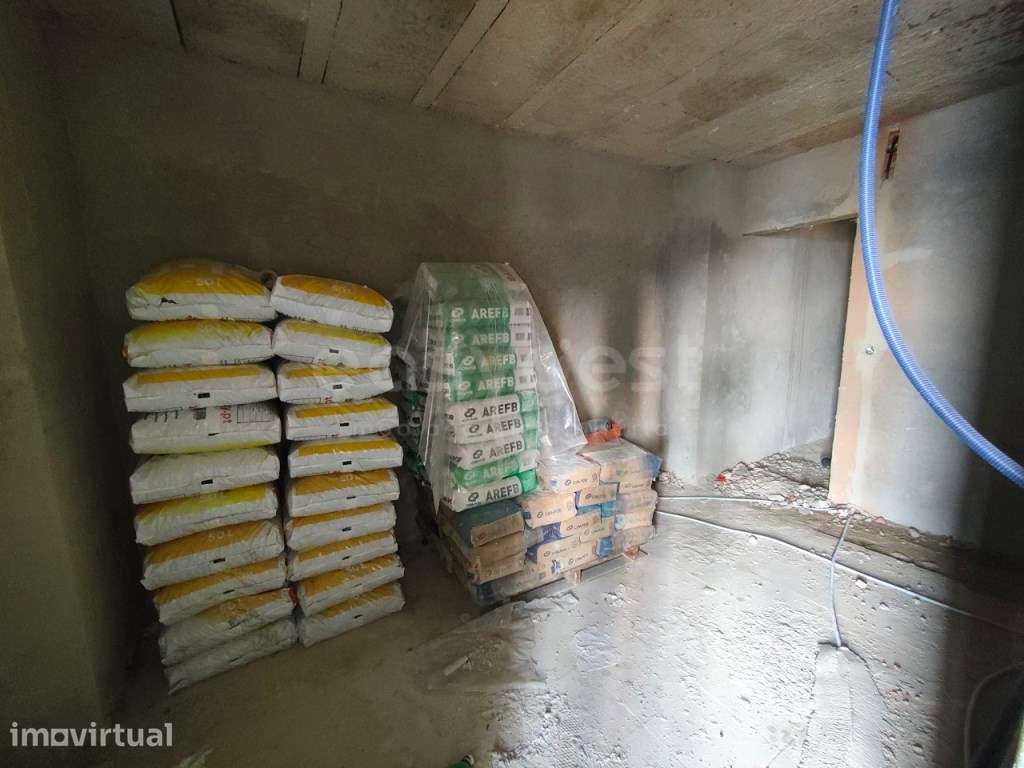 Moradia vendida em fase de construção com projeto aprovado, em Alju... - Grande imagem: 5/13