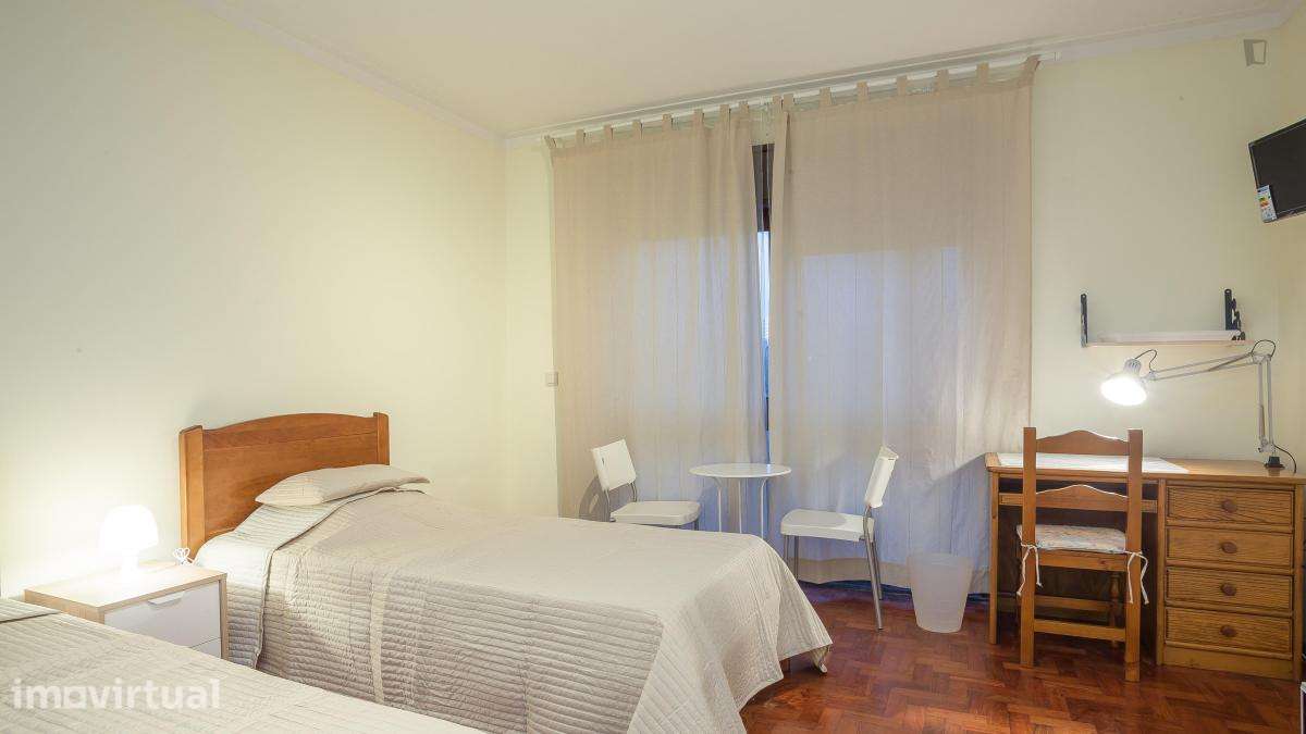 Quarto - localizado em Paranhos Porto - Grande imagem: 3/27